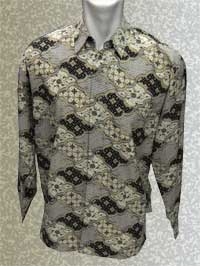  'Baju Batik Panjang Motif Diagonal Berulir Dominan Warna Susu(III)' <ul>
  <li> Foring (III)</li>
  <li> Motif Diagonal Berulir Dominan Warna Susu, memberikan tampilan soft dan luwes dalam penggunaan Batik ini. Motif Diagonal dan Ulir sangat flexible </li>
  <li> Batik Lengan Panjang </li>
  <li> Full Kancing Kemeja - Tangan Berkancing</li>  
  <li> Salah satu best art Product Omega </li>
  <li> Limited Pcs </li>
</ul>  