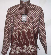  'Batik Motif Tutul Besar Berhiaskan Pegunungan' <ul>
 <li> Bahan Kain Dormevil </li>
 <li> Motif Tutul Besar - Background Gunung </li>
 <li> Batik Lengan Panjang </li>
 <li> Full Kancing Kemeja - Tangan Berkancing</li>  
</ul>  