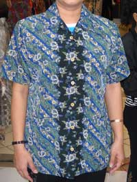  'Baju Batik Pendek Versi Perempuan Diagonal Bunga Dominan Biru' <ul>
  <li> Foring Dormevil </li>
  <li> Versi Perempuan </li>
  <li> Baju Batik Pendek Warna Dasaran Hijau Soft  Abstrak (Sarimbit Model). warna sejuk menimbulkan kesan kalem dan tenang pada orang yang memandang Batik model ini </li>
  <li> Batik Lengan Pendek </li>
  <li> Sarimbit Available</li>
  <li> Full Kancing Kemeja </li>  
  <li> Kantung dibagaian Bawah kiri dan kanan </li>  
</ul>  