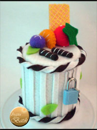  'Souvenir Celengan Sweet Cake - Wafer dan CHeery + Kunci' 